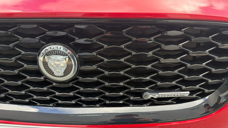 Jaguar E-Pace 2.0 D200 R-Dynamic SE Black 5dr Auto Diesel Estate
